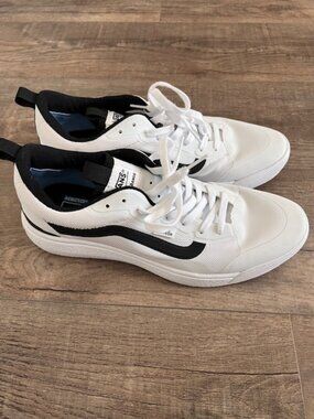 Vans Ultrarange White & Black Sneakers – Men’s Size 11